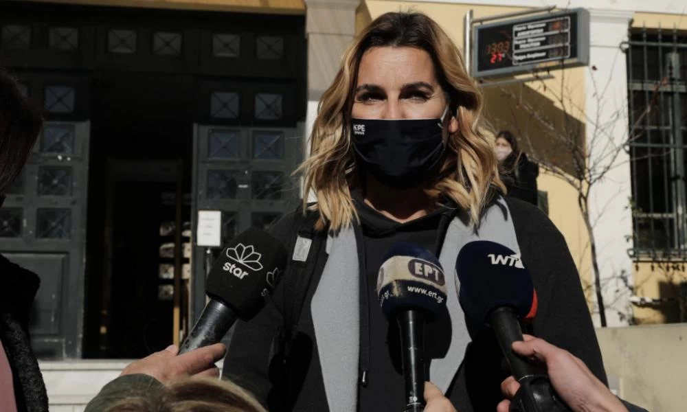 #metoo: Πέρασε ένας χρόνος από το ξέσπασμα της κρίσης στην Ελλάδα - Τι λέει η Σοφία Μπεκατώρου